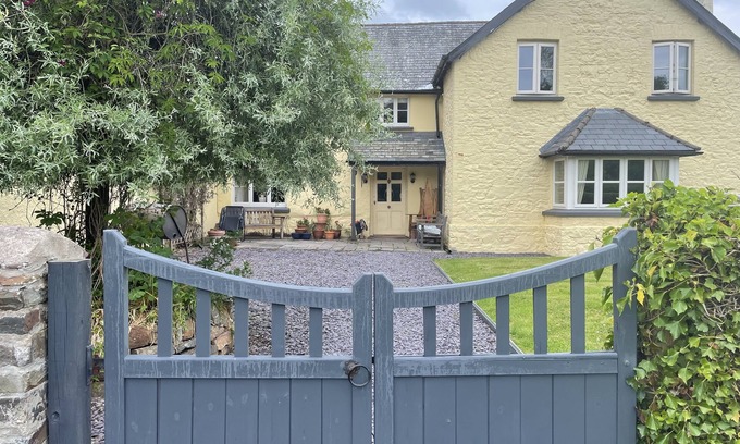 Bridgetown Other | Gorgeous farmhouse, sleeps 14 + hot tub. Enclosed garden