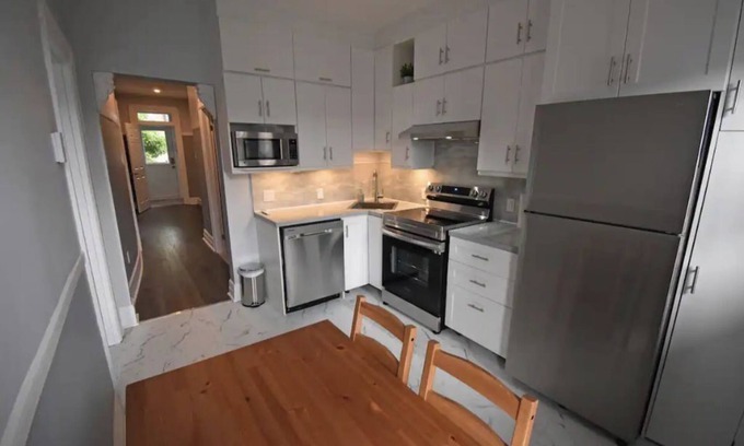 Verdun Apartment | Gorgeous -Fast Wi-fi, Parking, A/C, 2Bed/1Bath - 20% off for stays over 32 days!