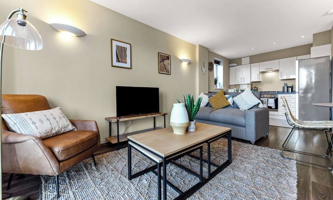 Tottenham Green Apartment | Gorgeous Flat/Perfect for Large Group or Family