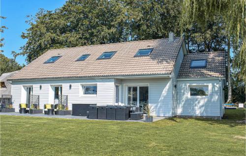 Saint-Martin-aux-Buneaux House | Gorgeous Home In St-Martin-Aux-Buneaux
