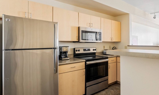 Central District Apartment | Gorgeous Fremont 1BR w/ Pool, W/D & Gym, near TJ & WF, by Blueground