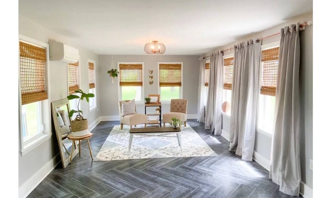 Pontiac House | Gorgeous, Fully Remodeled Open Floor-Plan!
