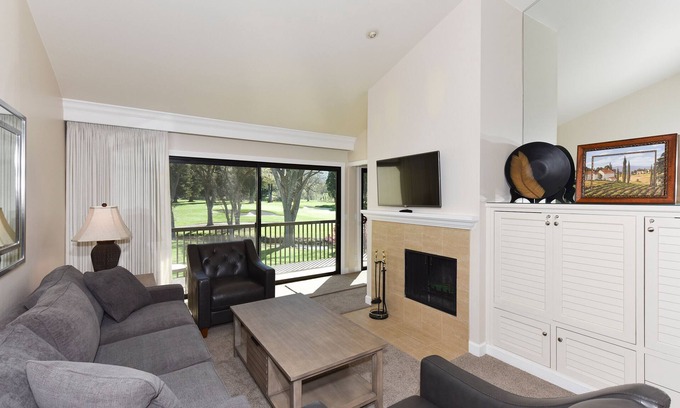 Napa Condo | Gorgeous Golf Course View at Silverado