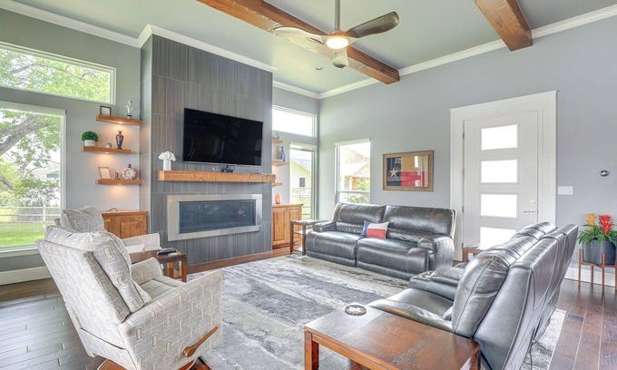 Granbury House | Gorgeous Granbury Lake House w/Hot Tub & Dock!