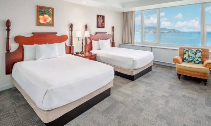 Kahului Hotel | Gorgeous Hawaii Property! Two Lovely Ocean Front Rooms | Family Escape