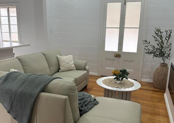 Wellington Point House | Gorgeous Heritage Home