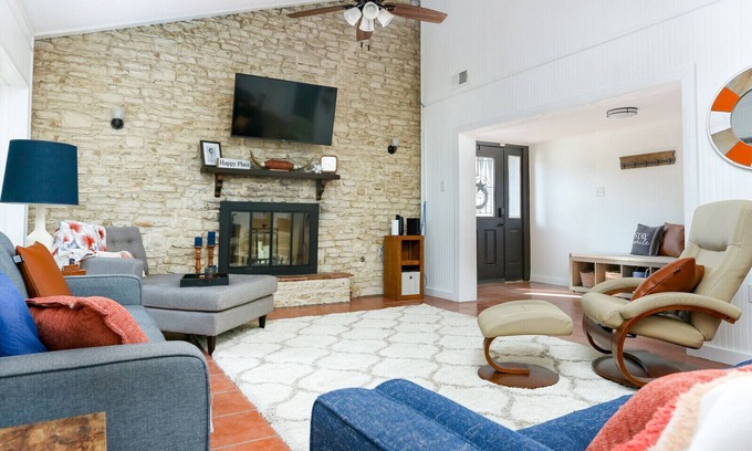 Converse House | Gorgeous Hill Country View @ Luxury Multi-Family Estate
