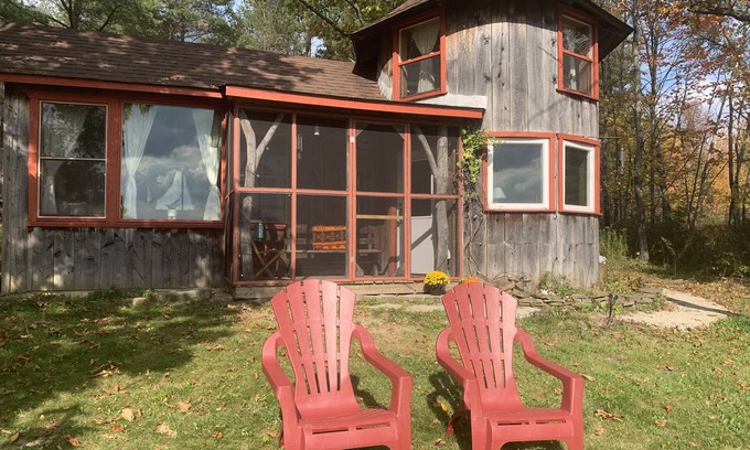 Alpine Cabin | Gorgeous Hilltop Paradise with epic views and swimming pond