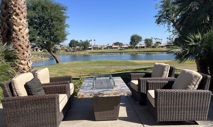 La Quinta Condo | Gorgeous home 6th Fairway-Fire Pit-golf course & water views. #068472