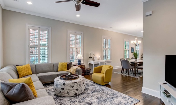 Eastside House | Gorgeous Home by Crawford Square w Private Parking