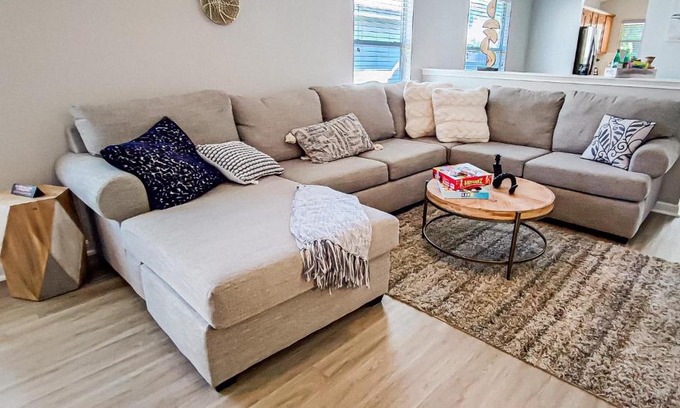 Southside House | Gorgeous Home- Close to Lackland AFB- Centrally Located Home