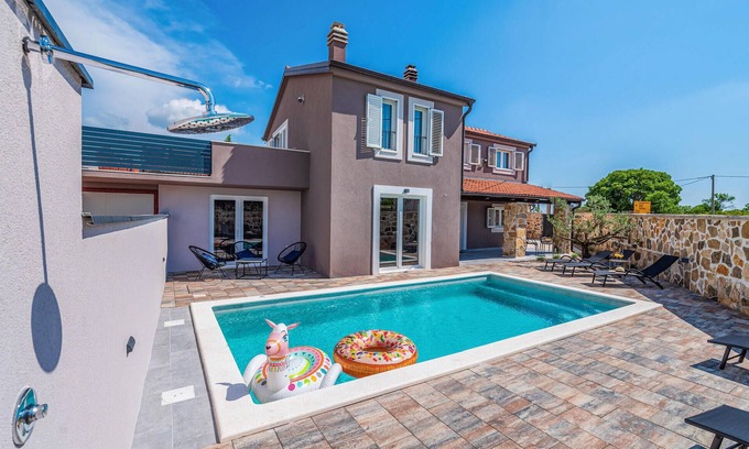 Benkovac House | Gorgeous home in Benkovac