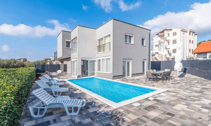 Bibinje House | Gorgeous home in Bibinje with WiFi