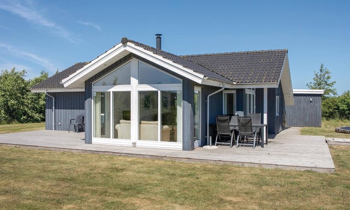 Brovst House | Gorgeous home in Brovst with sauna