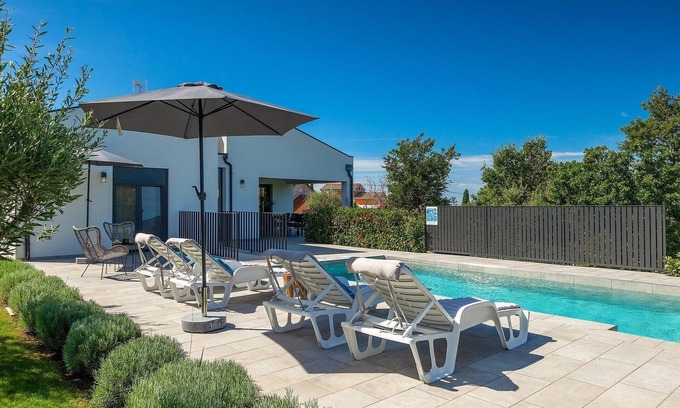 Kanfanar House | Gorgeous home in Burici