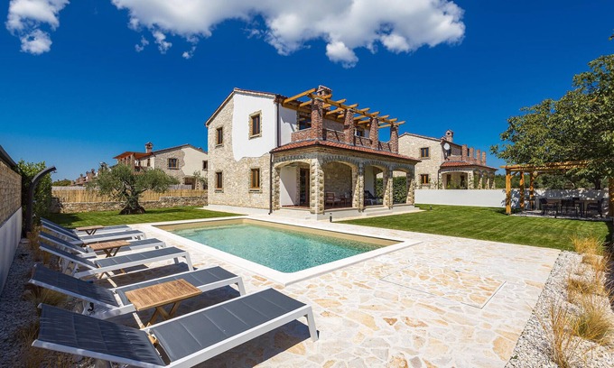 Cabrunici House | Gorgeous home in Cabrunici with WiFi