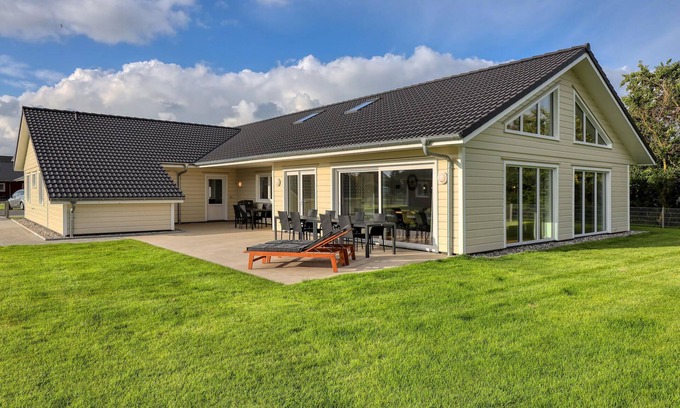 Dagebuell House | Gorgeous home in Dagebüll with kitchen