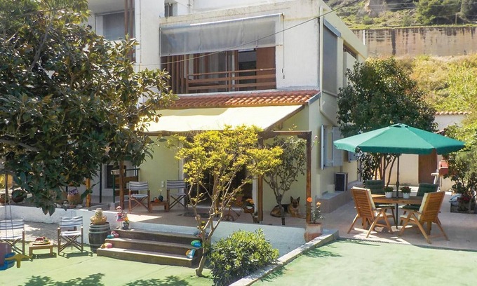 Egira House | Gorgeous home in Derveni with kitchen