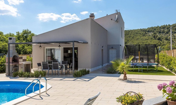 Marina House | Gorgeous home in Dograde with WiFi