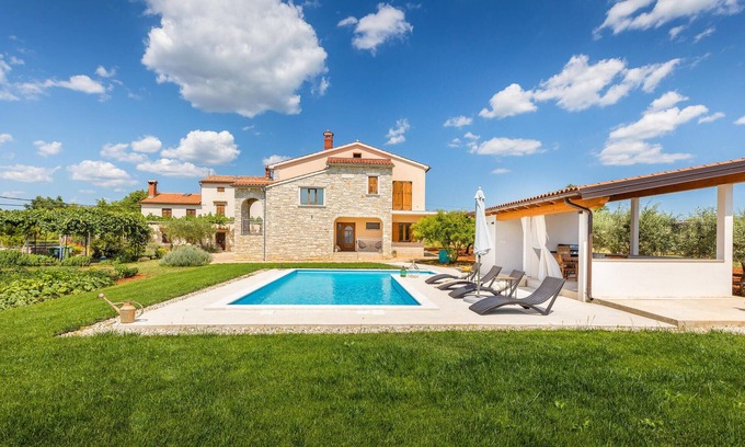 Galizana House | Gorgeous home in Galizana with WiFi