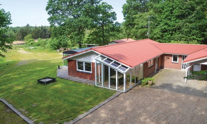 Janderup House | Gorgeous home in Hejnsvig with kitchen