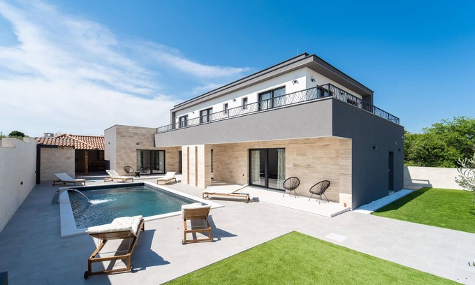 Benkovac House | Gorgeous home in Miranje Donje