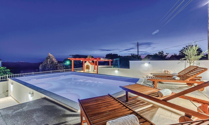 Unesic House | Gorgeous home in Vinovo Gornje