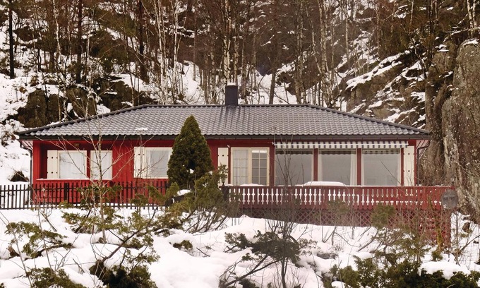 Kvinesdal House | Gorgeous home in Kvinlog with kitchen