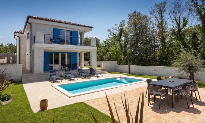 Malinska-Dubasnica House | Gorgeous home in Malinska with sauna