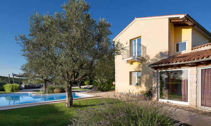Sorici House | Gorgeous home in Matohanci