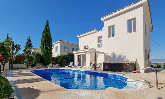Latchi House | Gorgeous home in Neo Chorio with WiFi
