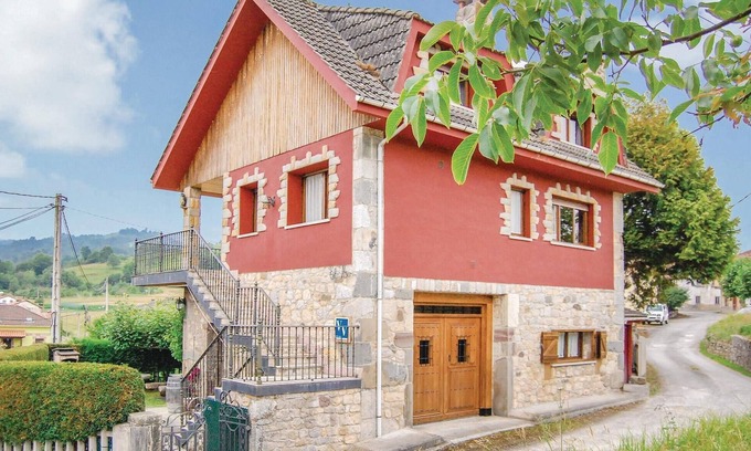 Villamayor House | Gorgeous home in Piloña with kitchen