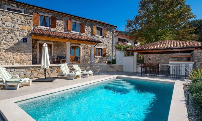 Krsan House | Gorgeous home in Plomin with kitchen
