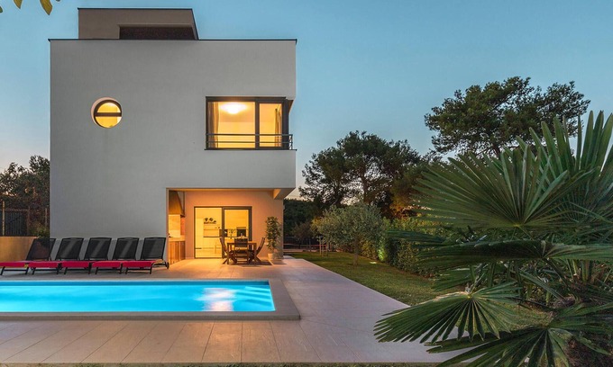 Premantura House | Gorgeous home in Premantura with WiFi