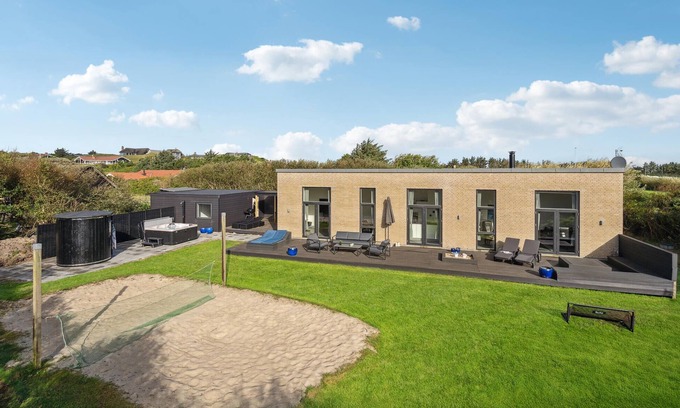 Sondervig House | Gorgeous home in Ringkøbing with WiFi