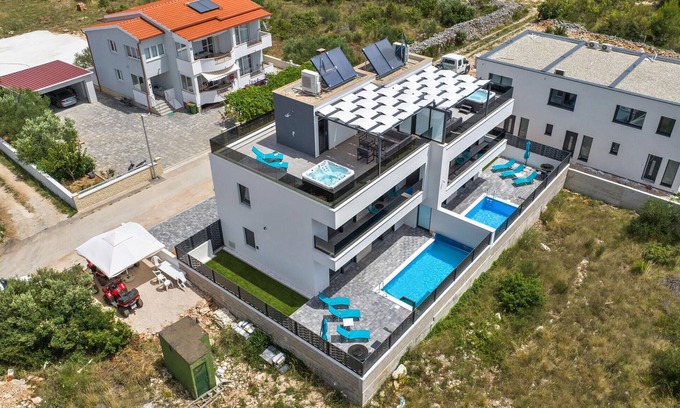 Srima House | Gorgeous home in Srima