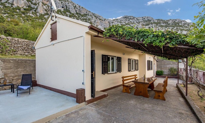 Jablanac House | Gorgeous home in Stinica with WiFi