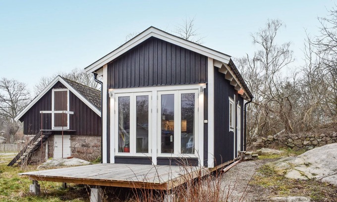 Bredavik House | Gorgeous home in Sturkö with kitchen