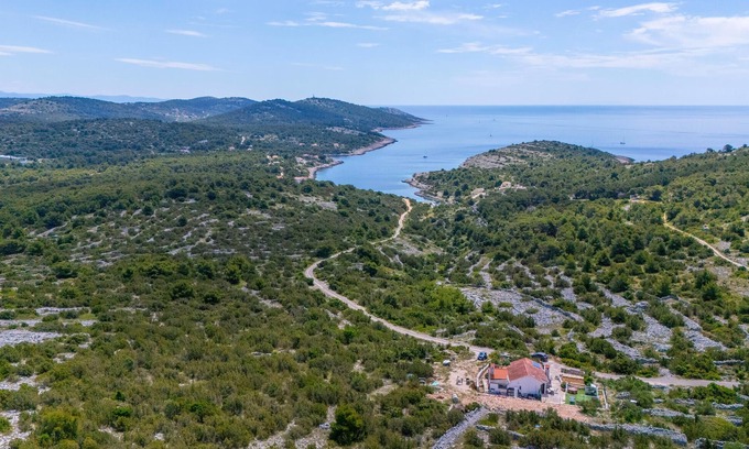 Zirje House | Gorgeous home in Zirje with WiFi