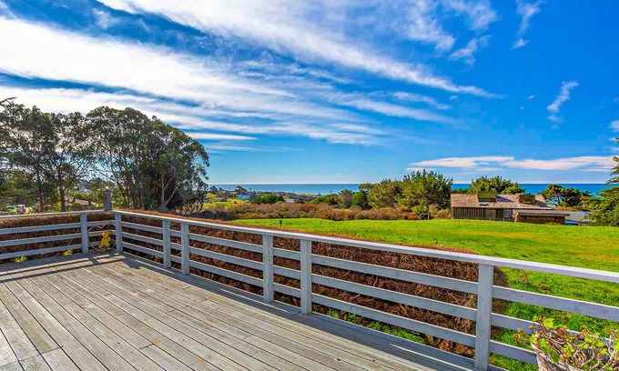 Sereno del Mar House | Gorgeous Home Located in Sereno Del Mar w/Ocean Views, Deck, Free WiFi
