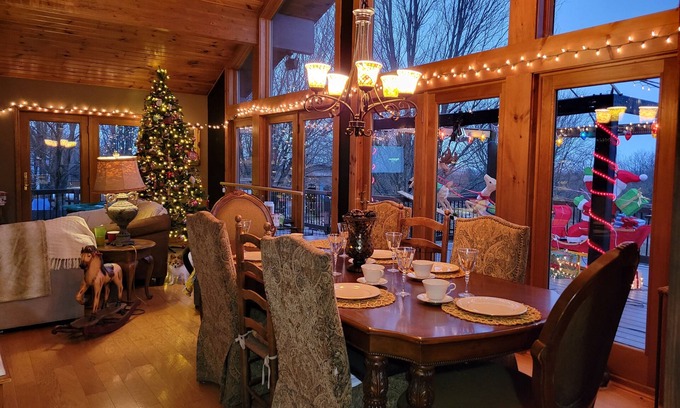 Fort Edward House | Gorgeous Home to create Unforgettable Memories, Private tranquil Farm, Pool,Pets