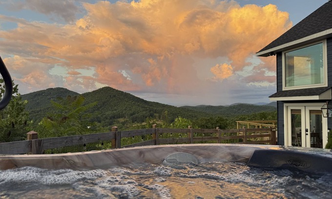 Ridgeline Vistas Cabin | Gorgeous home with views stretching to North Carolina & Tennessee