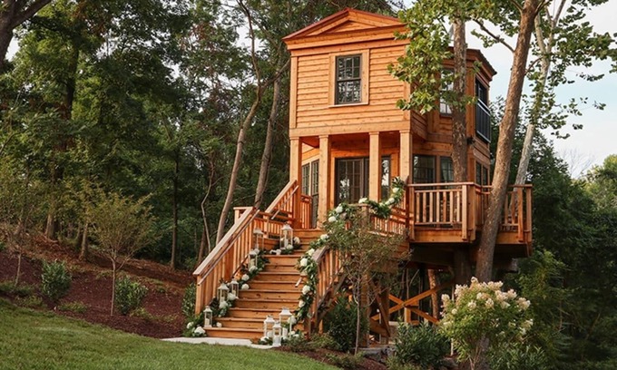 Lynchburg Cabin | Gorgeous Honeymoon Treehouse built by Treehouse Masters!