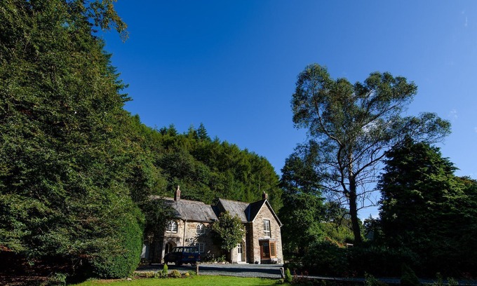 Liskeard House | Gorgeous house in spectacular secluded grounds, with beaches nearby