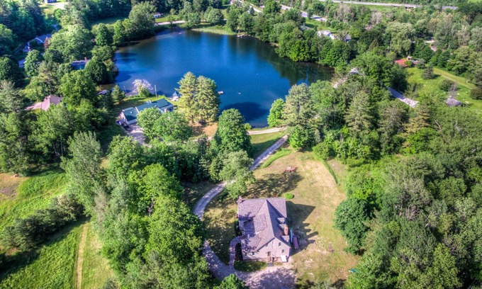 East Dorset House | Gorgeous house- near Manchester VT, shopping, hiking, arts, golf, skiingn