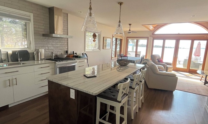 Shuniah House | Gorgeous house on Lake Superior Beach. Sleeps 6 adults and 2 children