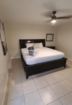 Lakeland House | Gorgeous King Master room with private lavatory