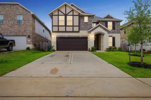 Montgomery House | Gorgeous Lake Conroe Home, Affordable Nightly Rent