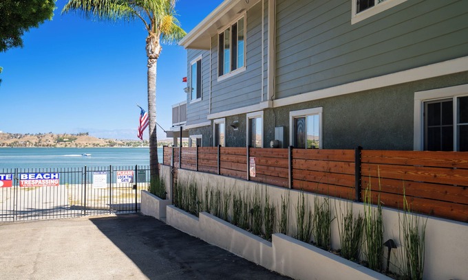Lake Elsinore House | Gorgeous Lake Front Home w/Boat access Unit 1
