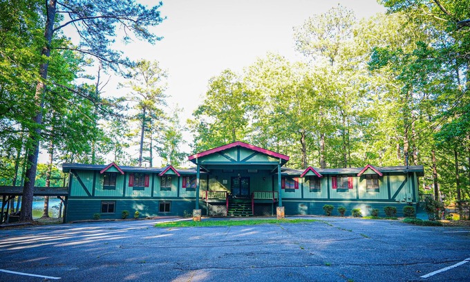 Pine Mountain Ski Chalet | Gorgeous Lake view home with private Game Room